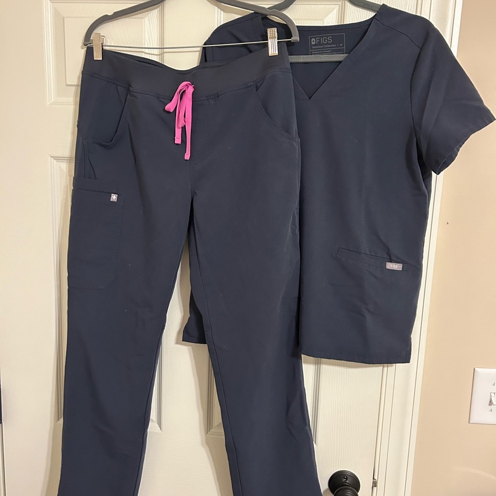 Figs Women's Scrub Set in Navy and Pink